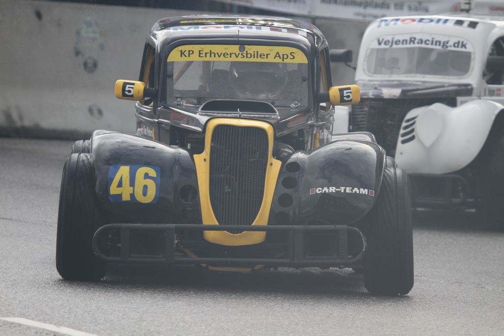 Legends Cars – masser af close race i meget lige biler. Fede løb.
(Foto: Motorsporten.dk)